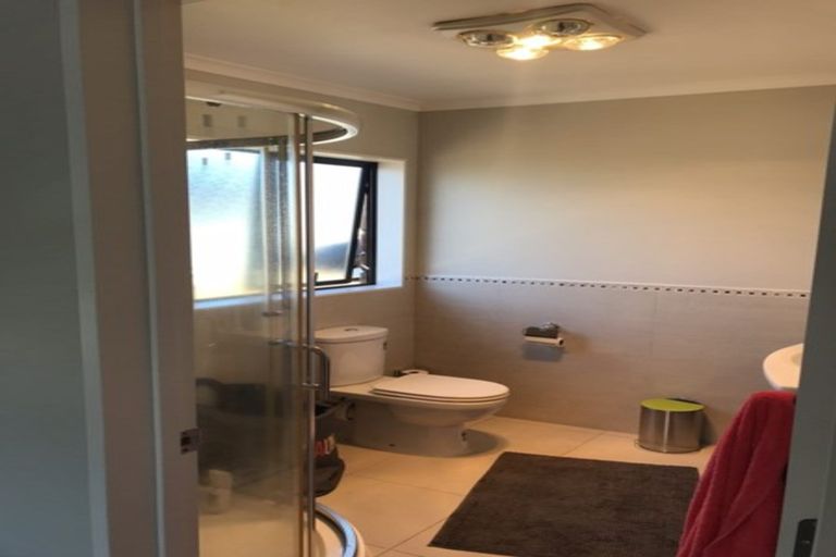 Photo of property in 36 Seresin Crescent, Flat Bush, Auckland, 2016