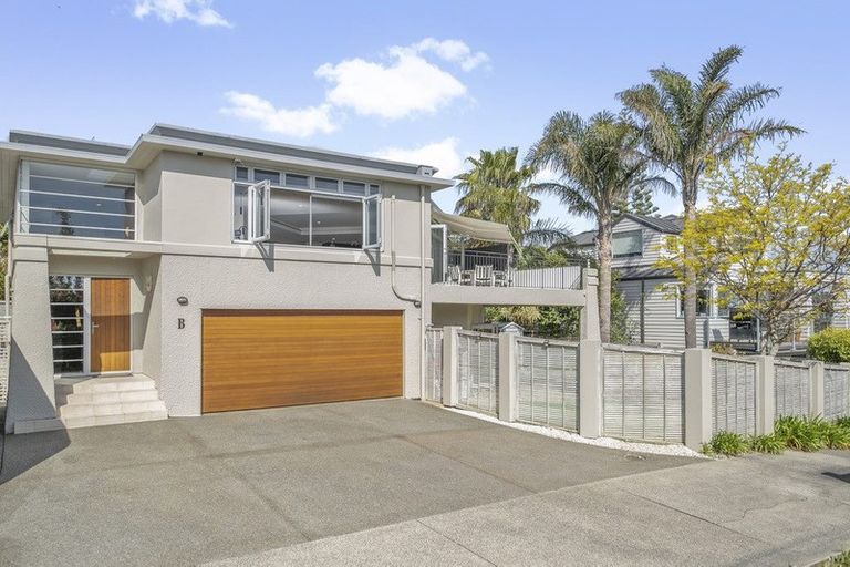 Photo of property in 2/164 Aberdeen Road, Campbells Bay, Auckland, 0620