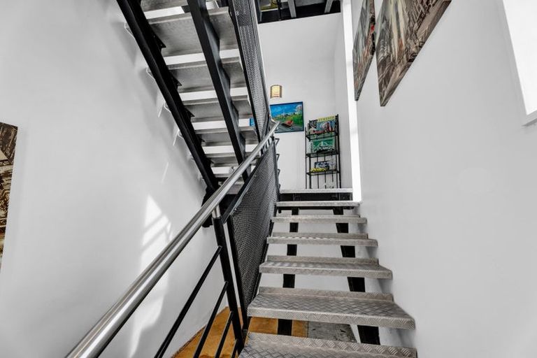 Photo of property in 5 Weston Street, Moturoa, New Plymouth, 4310