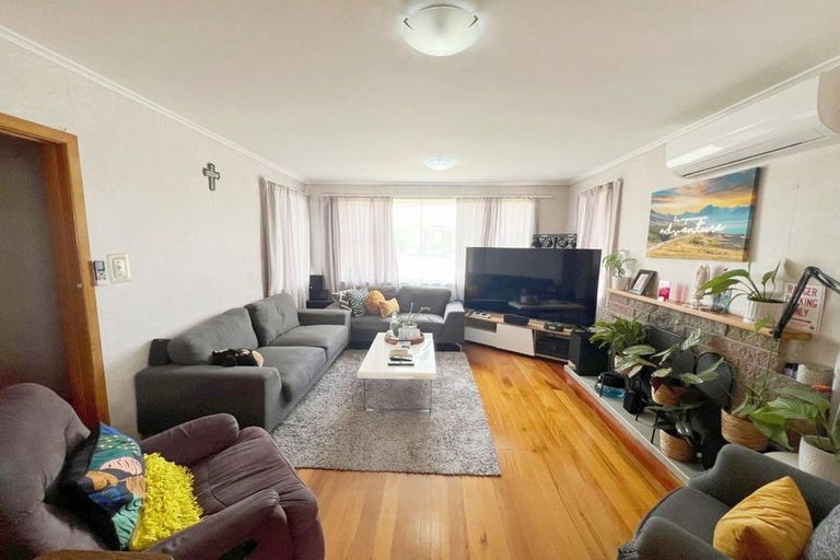 Photo of property in 41 St Leonards Road, Kelston, Auckland, 0602