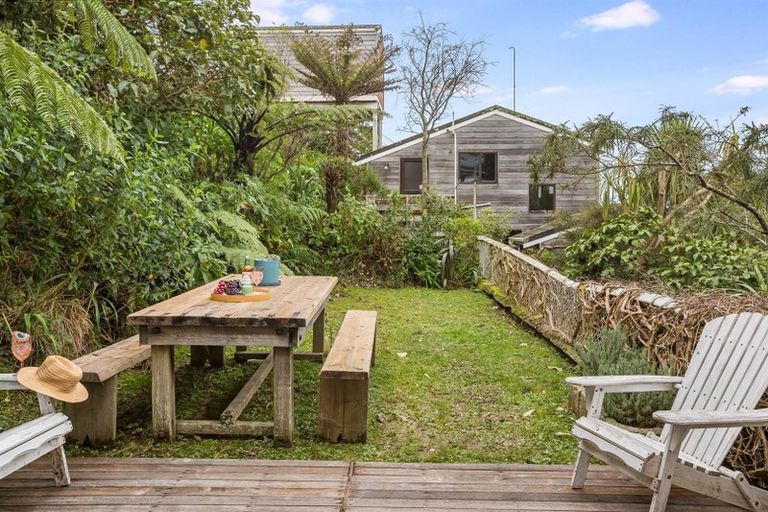 Photo of property in 100 Farnham Street, Mornington, Wellington, 6021