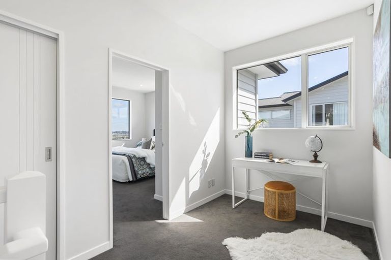 Photo of property in 517 East Coast Road, Murrays Bay, Auckland, 0630