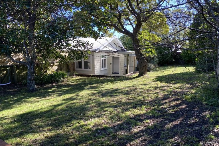 Photo of property in 14 Te Pari Pari Road, Pukerua Bay, 5026