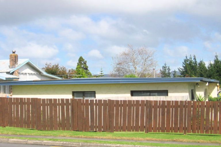 Photo of property in 2/51a View Road, Henderson, Auckland, 0612