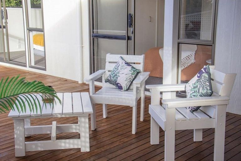 Photo of property in 2 Puketiro Place, Paihia, 0200