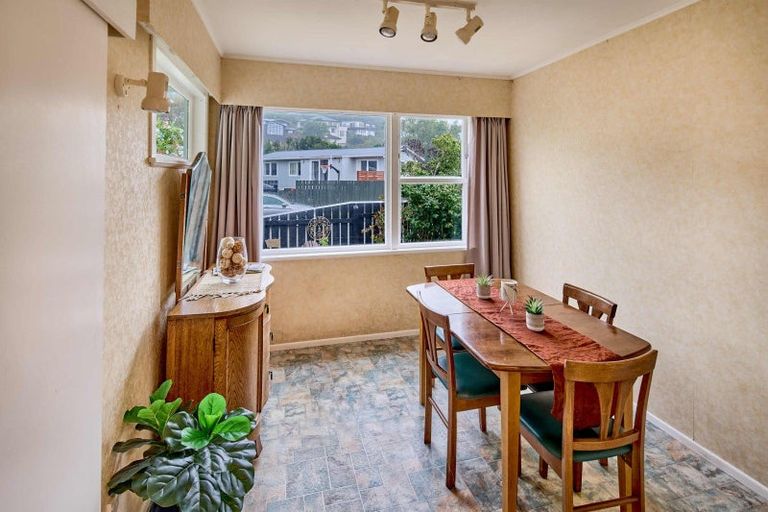 Photo of property in 16 Clematis Grove, Maungaraki, Lower Hutt, 5010