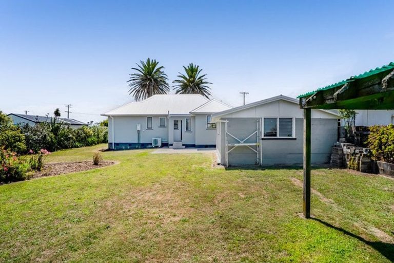 Photo of property in 80 Gisborne Terrace, Opunake, 4616