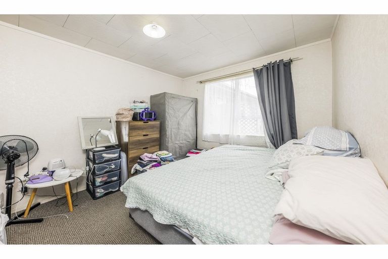 Photo of property in 2 Hobman Place, Manurewa, Auckland, 2102