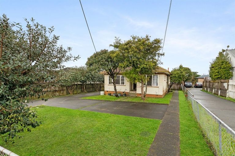 Photo of property in 25 Archibald Road, Kelston, Auckland, 0602