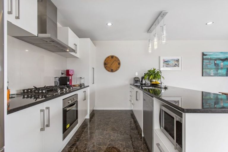 Photo of property in 92a Swanson Road, Henderson, Auckland, 0610