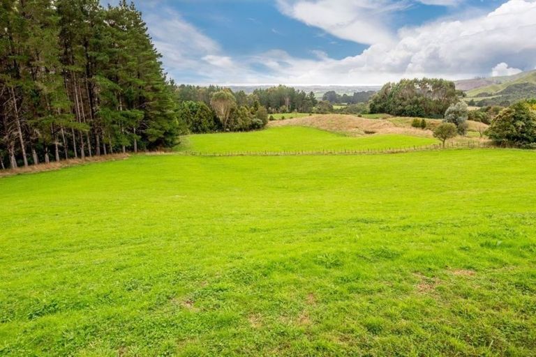 Photo of property in 94a Kaitawa Road, Hautere, Otaki, 5582