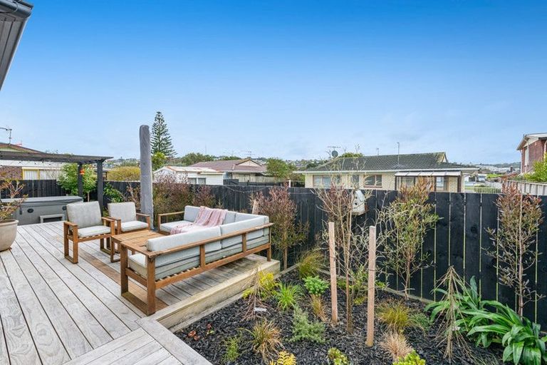Photo of property in 16a Lillian Place, Orewa, 0931