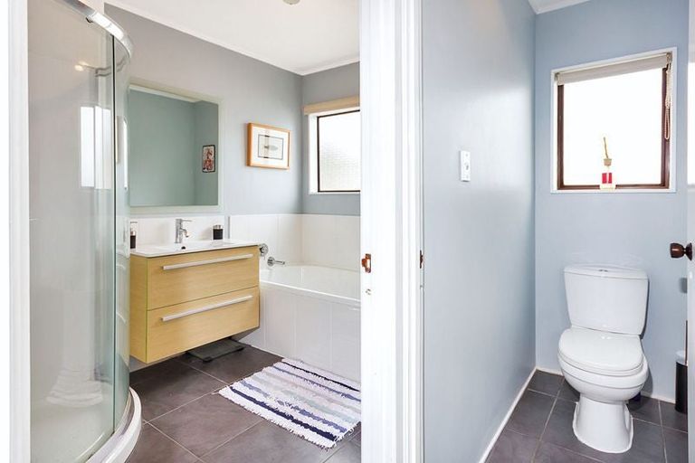 Photo of property in 1/104a Manuka Road, Bayview, Auckland, 0629