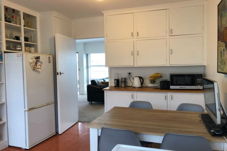 Photo of property in 2/18 Westwell Road, Belmont, Auckland, 0622