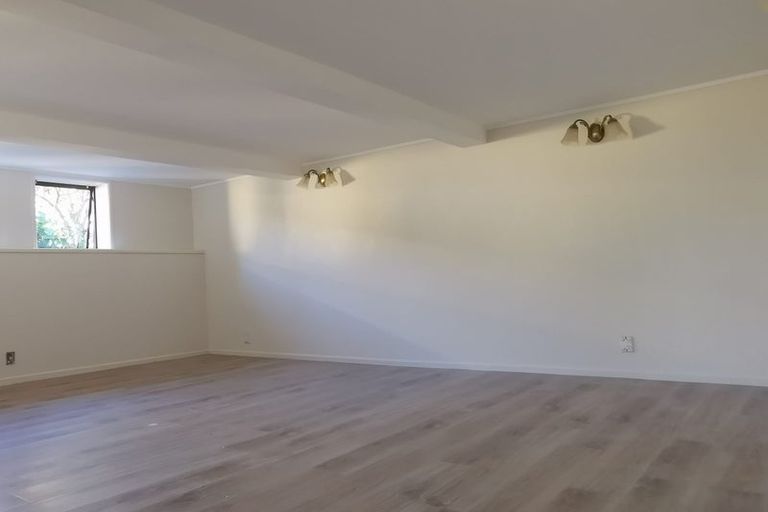 Photo of property in 17 Diana Drive, Glenfield, Auckland, 0627