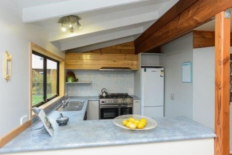 Photo of property in The Cottage, 2 Shanly Street, Waipawa, 4210