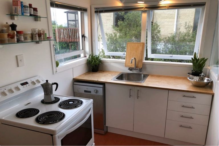 Photo of property in 2/18 Westwell Road, Belmont, Auckland, 0622