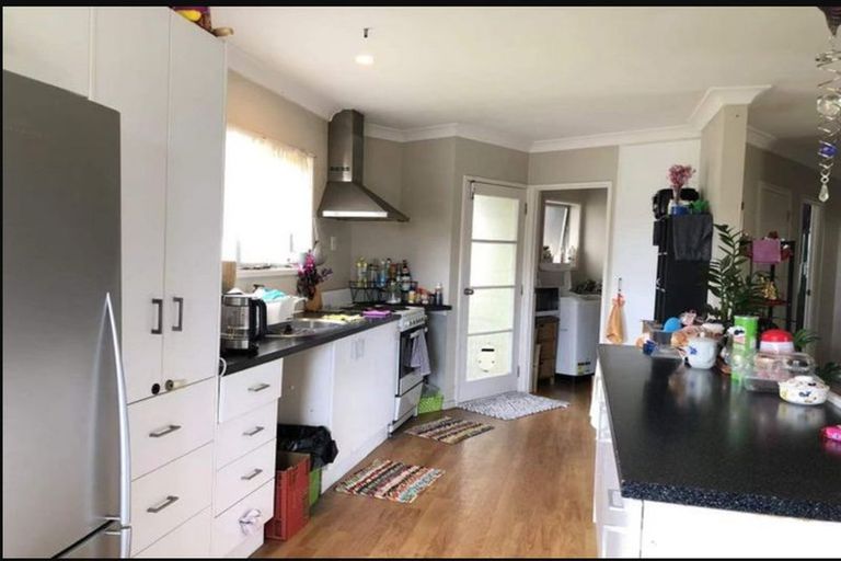 Photo of property in 4 Darcy Place, Massey, Auckland, 0614