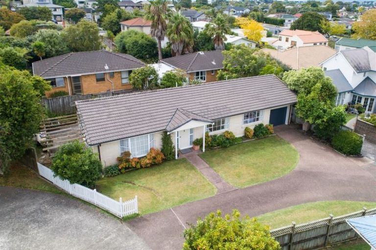 Photo of property in 1/23 Margaret Place, Milford, Auckland, 0620