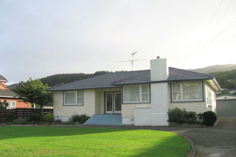 Photo of property in 45 Findlay Street, Tawa, Wellington, 5028