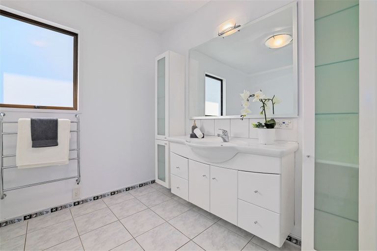 Photo of property in 15 Thurlestone Place, Burnside, Christchurch, 8053