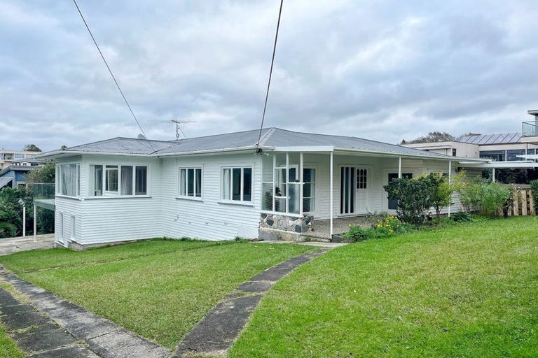 Photo of property in 15 Oban Road, Browns Bay, Auckland, 0630