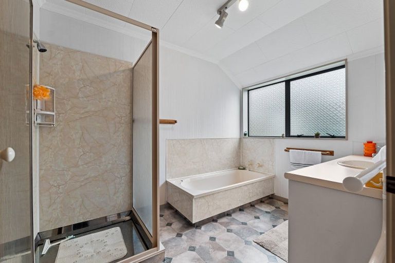 Photo of property in 35 Manu Crescent, Upper Vogeltown, New Plymouth, 4310