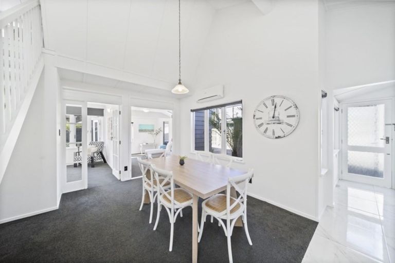 Photo of property in 1/195 Fisher Parade, Farm Cove, Auckland, 2012