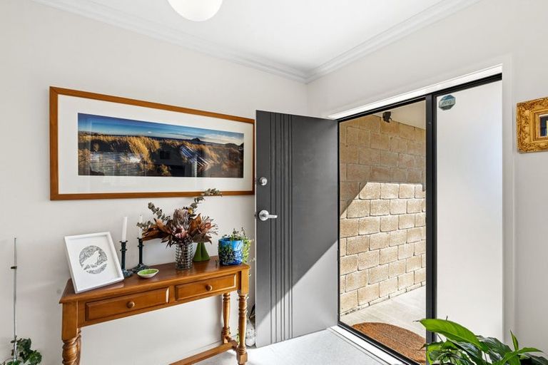 Photo of property in 6 Karlos Lane, Levin, 5510