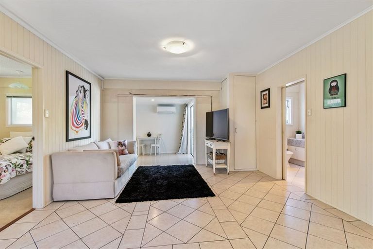 Photo of property in 73a Island Bay Road, Beach Haven, Auckland, 0626