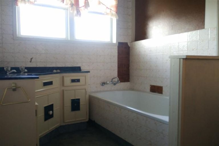 Photo of property in 195 Don Buck Road, Massey, Auckland, 0614