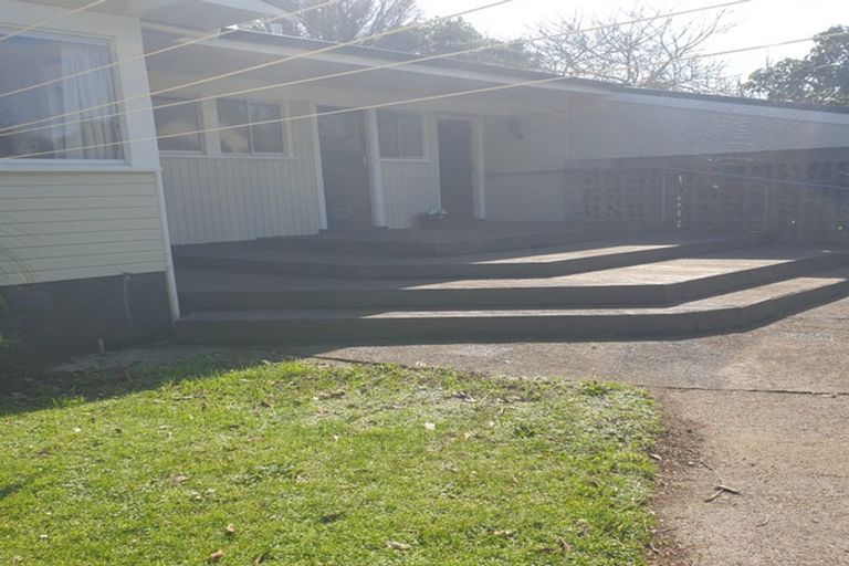 Photo of property in 17 Shanley Crescent, Waiuku, 2123