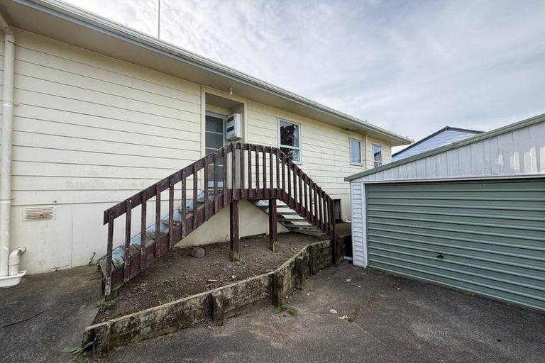 Photo of property in 30 Beaufort Place, Papatoetoe, Auckland, 2025
