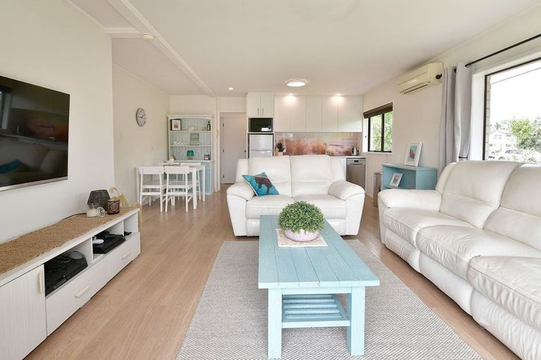 Photo of property in 75 Bay Street, Red Beach, 0932