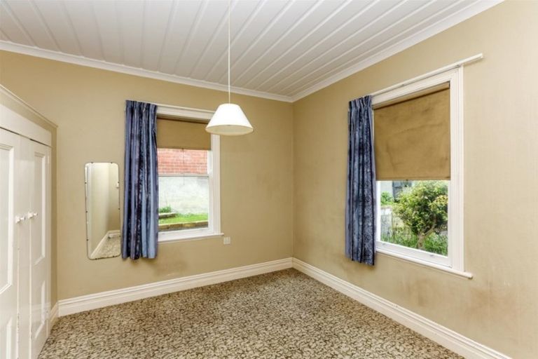 Photo of property in 6 Pendarves Street, New Plymouth, 4310