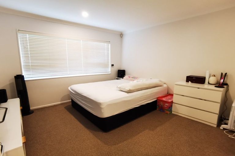 Photo of property in 1/27 Glenmore Road, Sunnyhills, Auckland, 2010