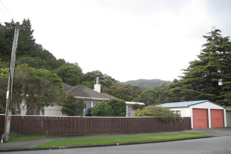 Photo of property in 23 Glen Road, Stokes Valley, Lower Hutt, 5019