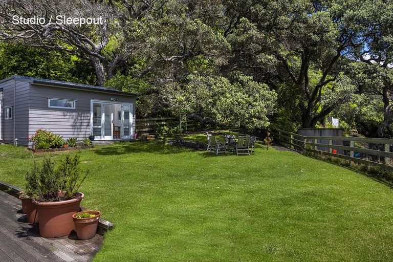 Photo of property in 60 Beach Valley Road, Piha, New Lynn, 0772