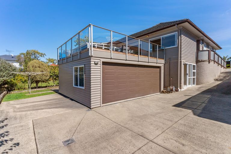 Photo of property in 37 Mellons Bay Road, Mellons Bay, Auckland, 2014