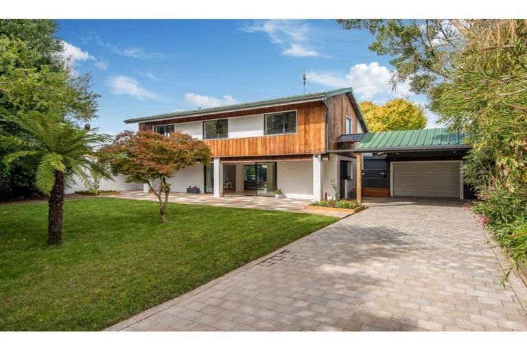 Photo of property in 23 Derrett Place, Saint Martins, Christchurch, 8022