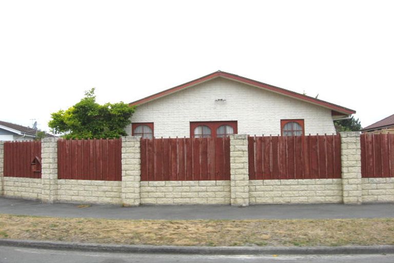 Photo of property in 16 Glen Place, Parklands, Christchurch, 8083