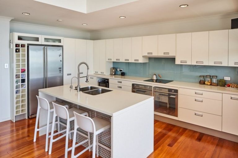 Photo of property in 25 Sunset Parade, Plimmerton, Porirua, 5026