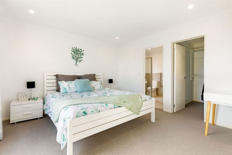 Photo of property in 20 Shelduck Way, Hobsonville, Auckland, 0616