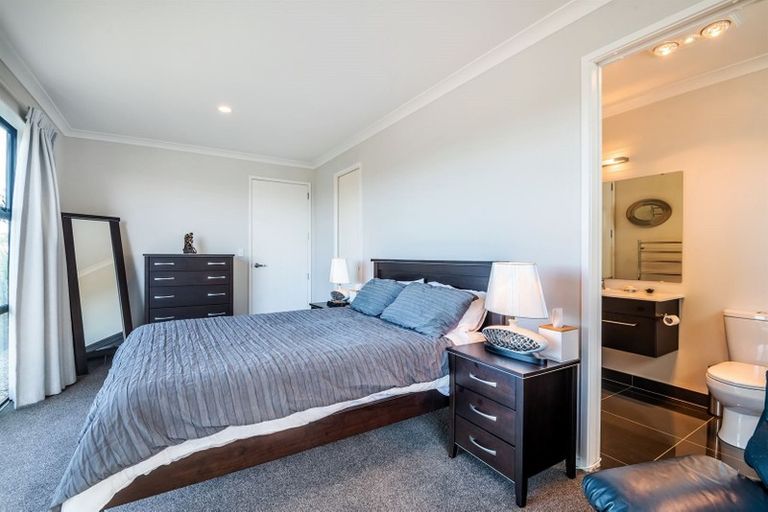 Photo of property in 16 Westerley Place, Long Bay, Auckland, 0630