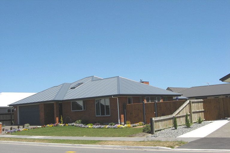 Photo of property in 5 Tatahi Street, Parklands, Christchurch, 8083