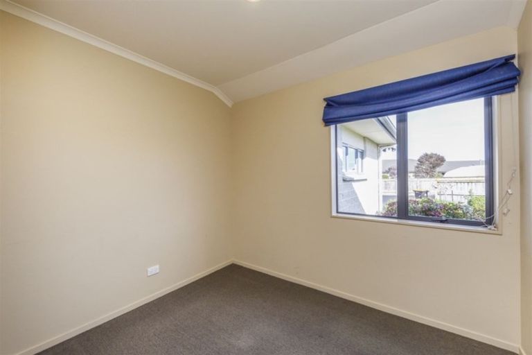 Photo of property in 16 Daniel Place, Kelvin Grove, Palmerston North, 4414