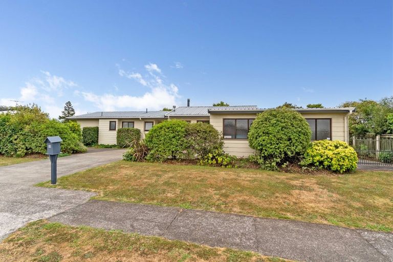 Photo of property in 15 Lowes Place, Solway, Masterton, 5810