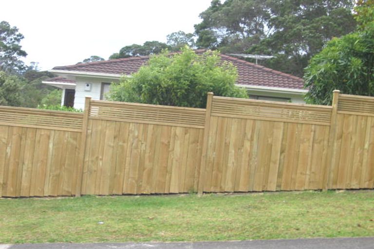 Photo of property in 28 Glastron Place, Bayview, Auckland, 0629