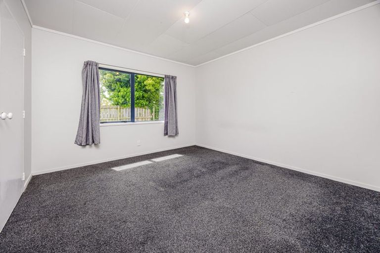 Photo of property in 2/5 Solveig Place, Randwick Park, Auckland, 2105