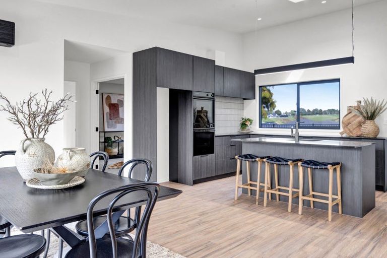 Photo of property in 2 Marsden Place, Hurworth, New Plymouth, 4310